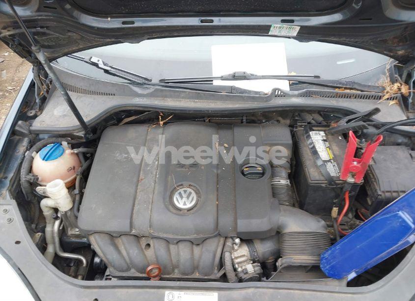 Photo 10 of 2010 Volkswagen Jetta SE (VIN 3VWRZ7AJ3AM064705)