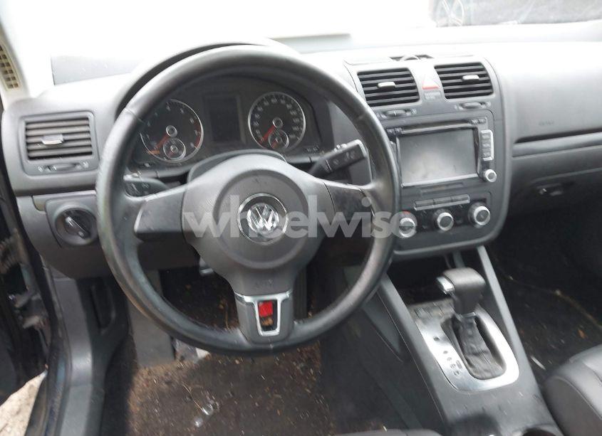 Photo 16 of 2010 Volkswagen Jetta SE (VIN 3VWRZ7AJ3AM064705)