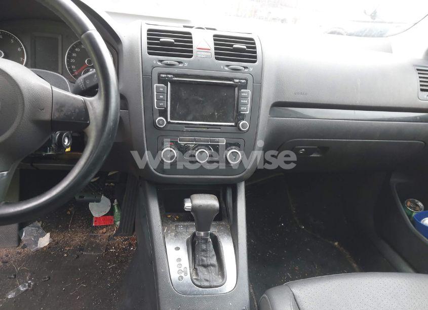 Photo 17 of 2010 Volkswagen Jetta SE (VIN 3VWRZ7AJ3AM064705)