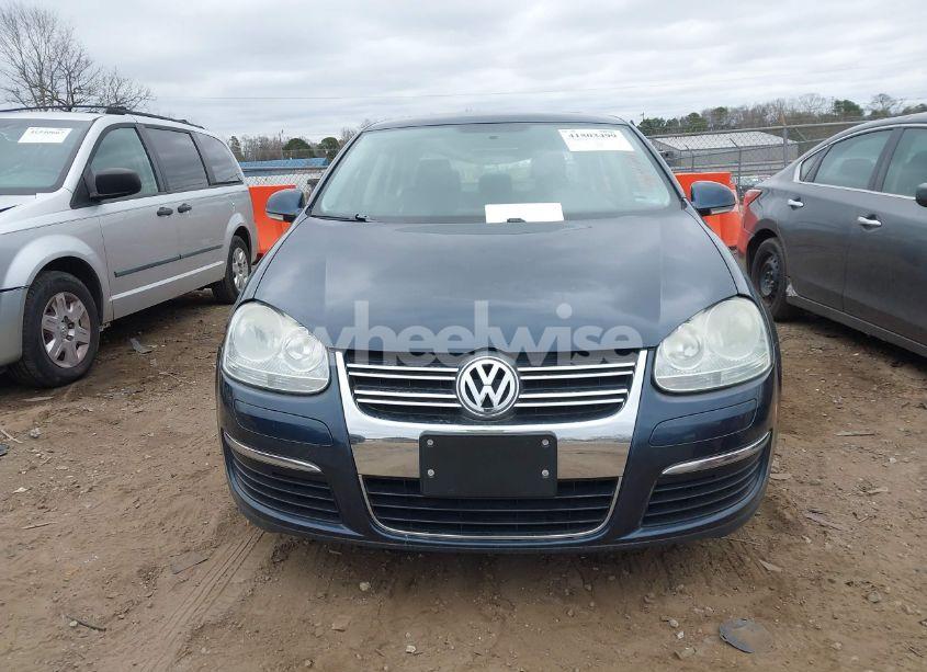 Photo 6 of 2010 Volkswagen Jetta SE (VIN 3VWRZ7AJ3AM064705)