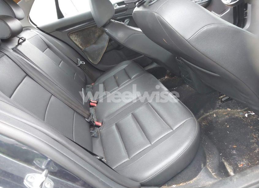 Photo 8 of 2010 Volkswagen Jetta SE (VIN 3VWRZ7AJ3AM064705)