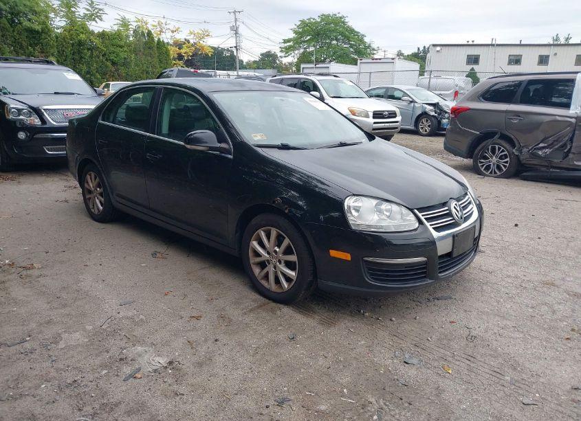 2010 Volkswagen Jetta SE (VIN 3VWRZ7AJ4AM019935) main photo