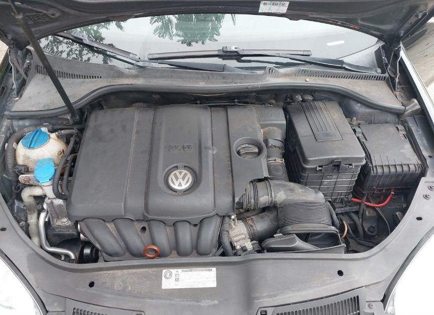 Photo 10 of 2010 Volkswagen Jetta SE (VIN 3VWRZ7AJ4AM019935)