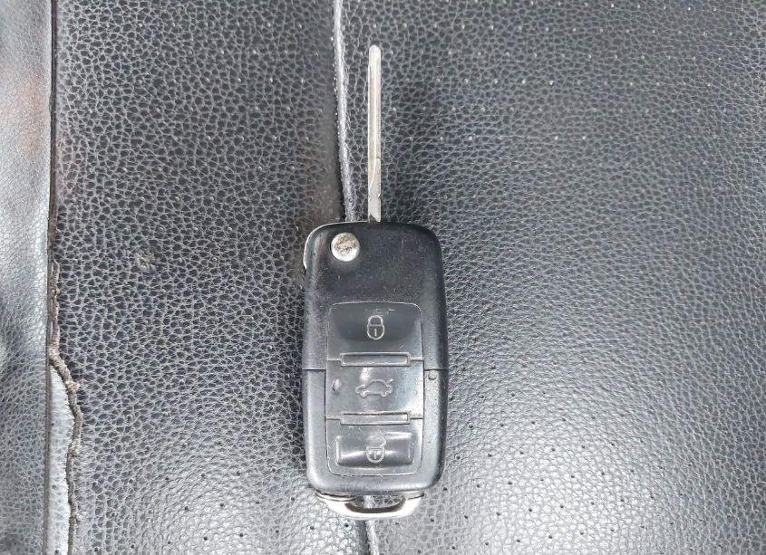 Photo 11 of 2010 Volkswagen Jetta SE (VIN 3VWRZ7AJ4AM019935)