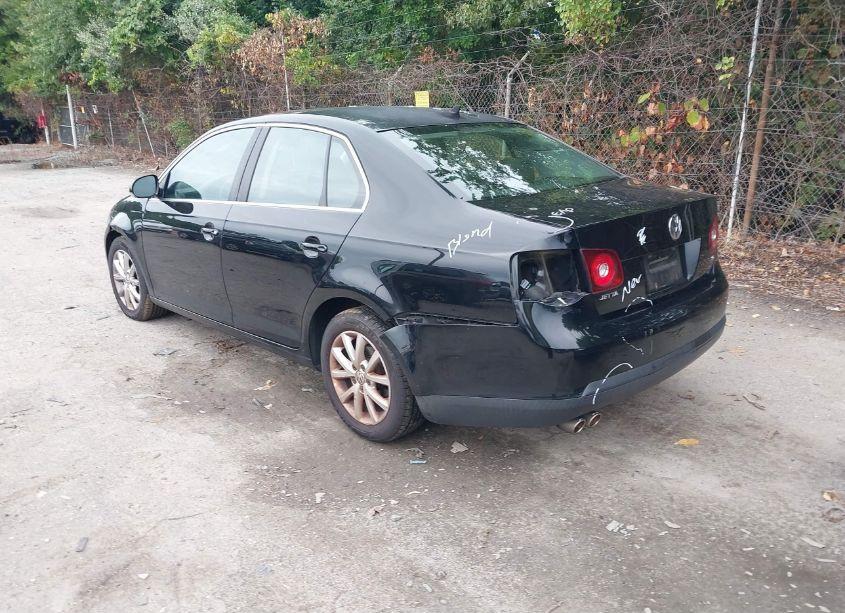 Photo 3 of 2010 Volkswagen Jetta SE (VIN 3VWRZ7AJ4AM019935)