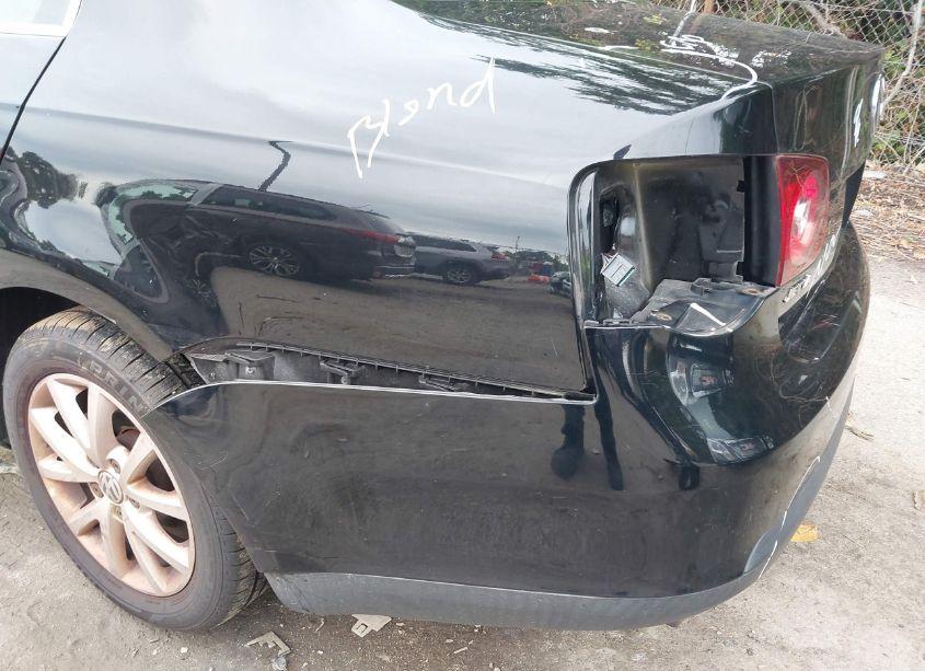 Photo 6 of 2010 Volkswagen Jetta SE (VIN 3VWRZ7AJ4AM019935)