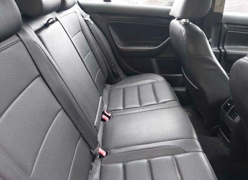 Photo 8 of 2010 Volkswagen Jetta SE (VIN 3VWRZ7AJ4AM019935)