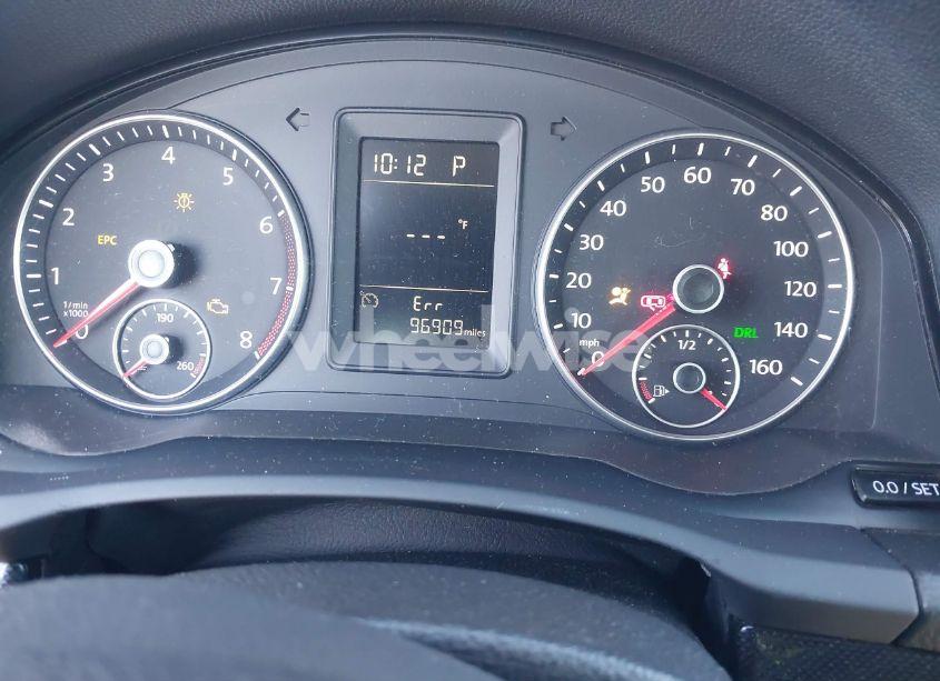 Photo 7 of 2010 Volkswagen Jetta SE (VIN 3VWRZ7AJ4AM044768)