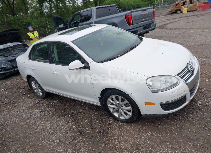 2010 Volkswagen Jetta LIMITED EDITION (VIN 3VWRZ7AJ4AM109957) main photo