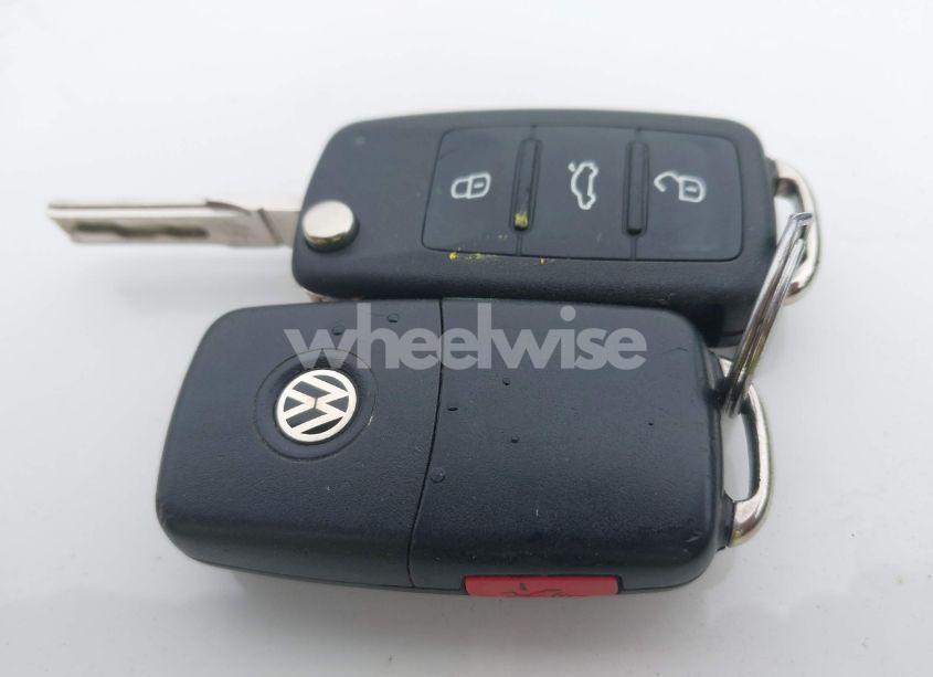 Photo 11 of 2010 Volkswagen Jetta LIMITED EDITION (VIN 3VWRZ7AJ4AM109957)