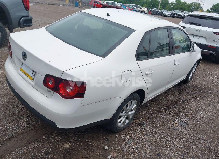 Photo 4 of 2010 Volkswagen Jetta LIMITED EDITION (VIN 3VWRZ7AJ4AM109957)