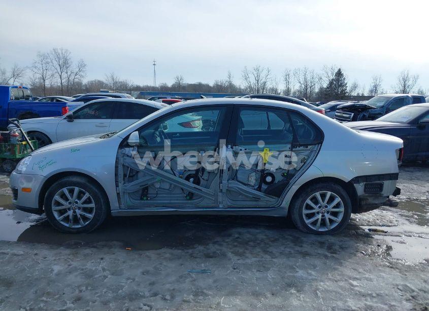 Photo 15 of 2010 Volkswagen Jetta LIMITED EDITION (VIN 3VWRZ7AJ4AM164893)