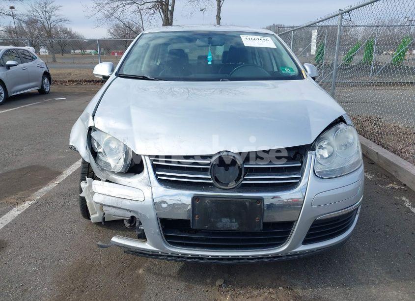 Photo 12 of 2010 Volkswagen Jetta SE (VIN 3VWRZ7AJ5AM044861)