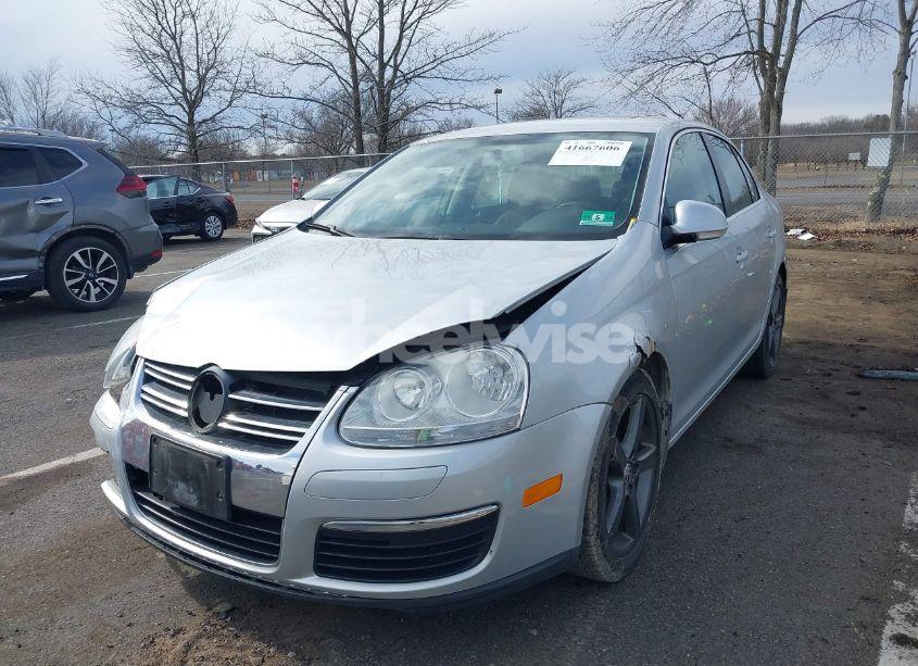 Photo 2 of 2010 Volkswagen Jetta SE (VIN 3VWRZ7AJ5AM044861)