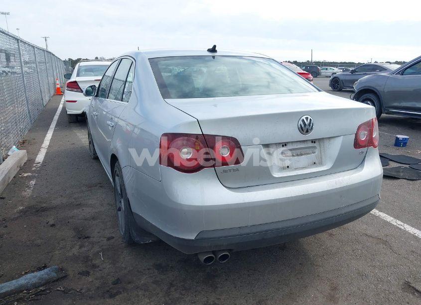 Photo 3 of 2010 Volkswagen Jetta SE (VIN 3VWRZ7AJ5AM044861)