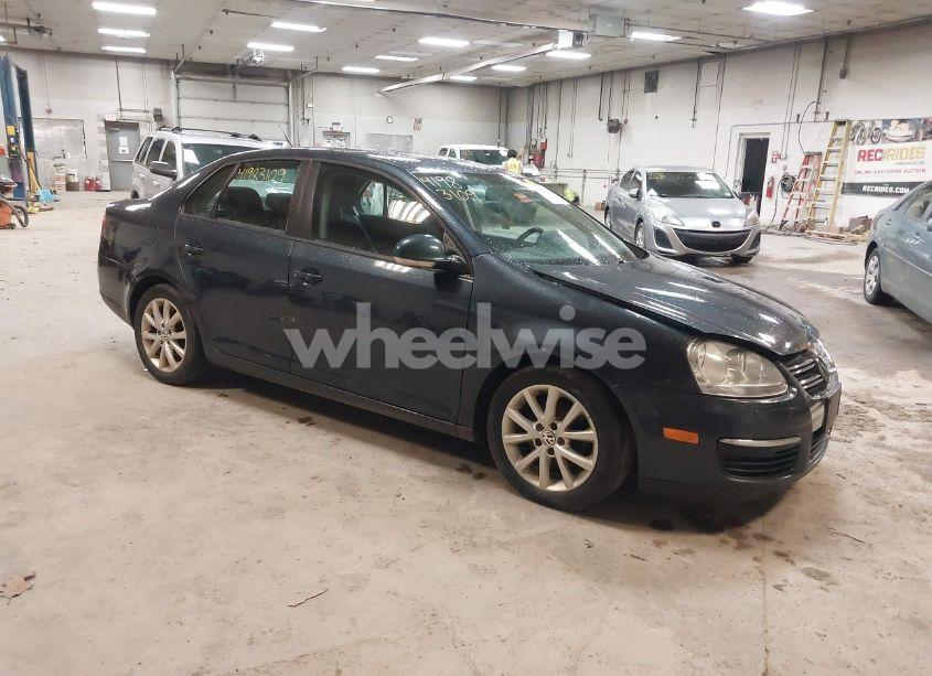 2010 Volkswagen Jetta LIMITED EDITION (VIN 3VWRZ7AJ7AM120399) main photo