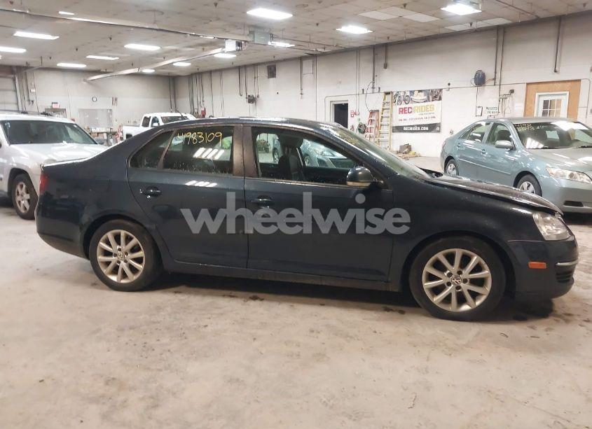 Photo 14 of 2010 Volkswagen Jetta LIMITED EDITION (VIN 3VWRZ7AJ7AM120399)