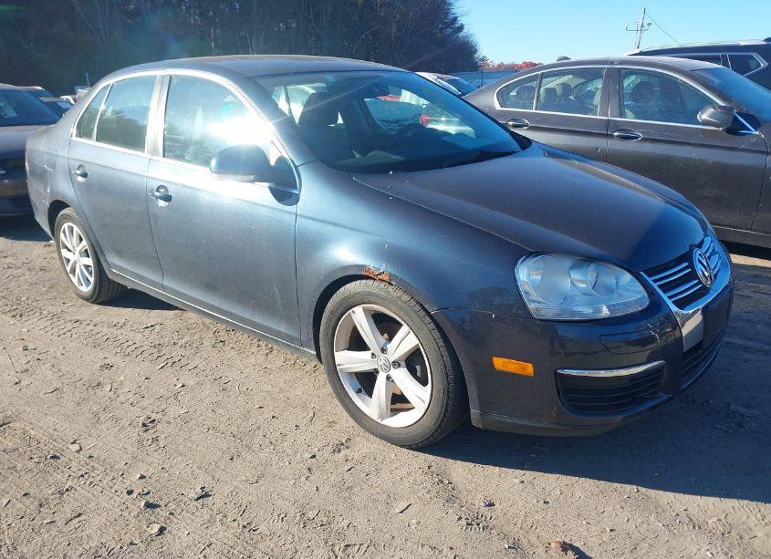 2010 Volkswagen Jetta SE (VIN 3VWRZ7AJ8AM025124) main photo