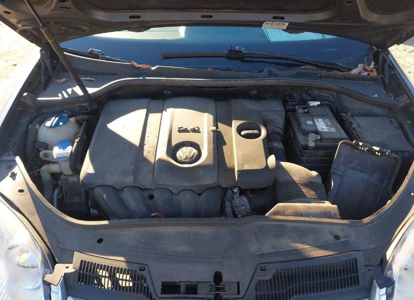 Photo 10 of 2010 Volkswagen Jetta SE (VIN 3VWRZ7AJ8AM025124)