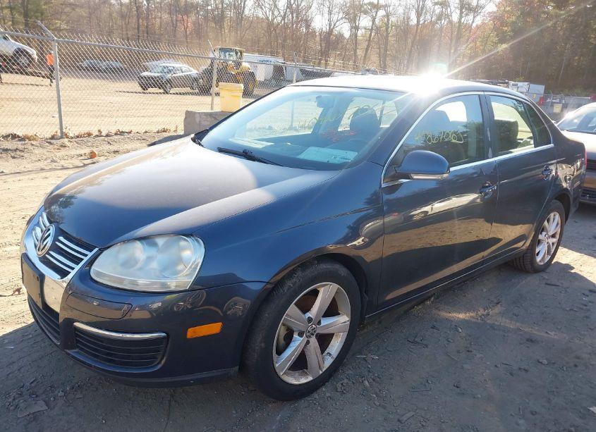 Photo 2 of 2010 Volkswagen Jetta SE (VIN 3VWRZ7AJ8AM025124)