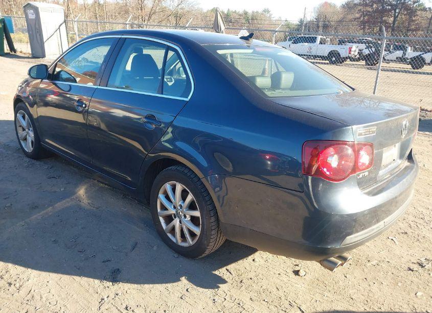 Photo 3 of 2010 Volkswagen Jetta SE (VIN 3VWRZ7AJ8AM025124)