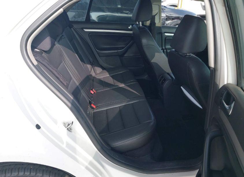 Photo 8 of 2010 Volkswagen Jetta LIMITED EDITION (VIN 3VWRZ7AJ8AM164380)