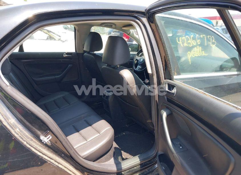 Photo 8 of 2010 Volkswagen Jetta SE (VIN 3VWRZ7AJ9AM042787)
