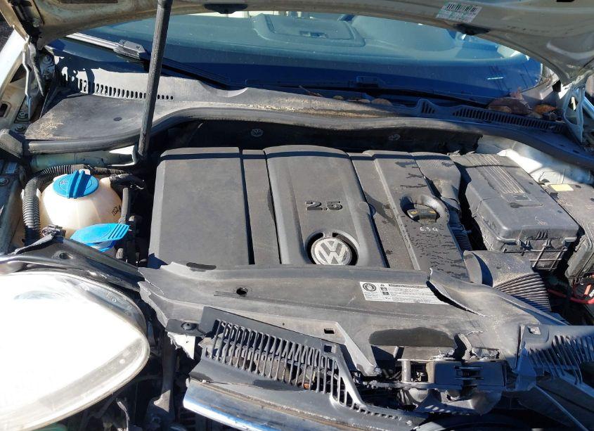 Photo 10 of 2010 Volkswagen Jetta SE (VIN 3VWRZ7AJXAM024959)