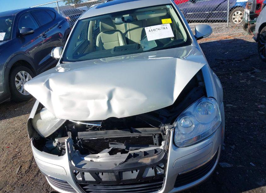 Photo 12 of 2010 Volkswagen Jetta SE (VIN 3VWRZ7AJXAM024959)