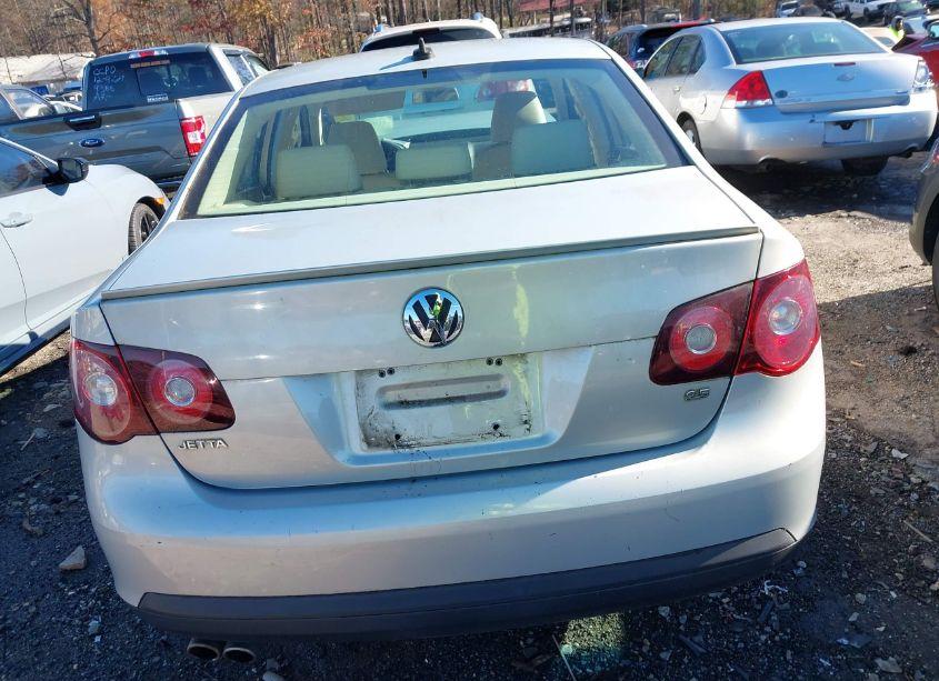 Photo 16 of 2010 Volkswagen Jetta SE (VIN 3VWRZ7AJXAM024959)