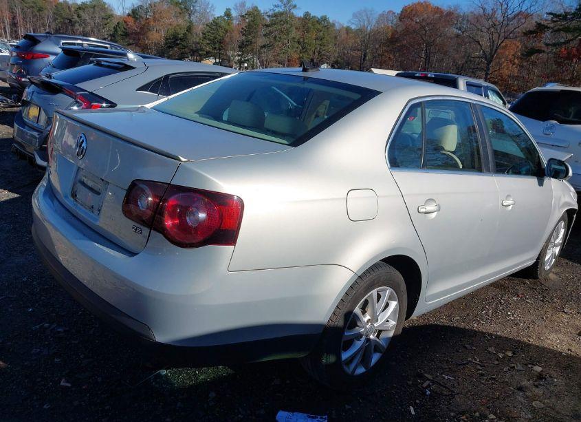 Photo 4 of 2010 Volkswagen Jetta SE (VIN 3VWRZ7AJXAM024959)