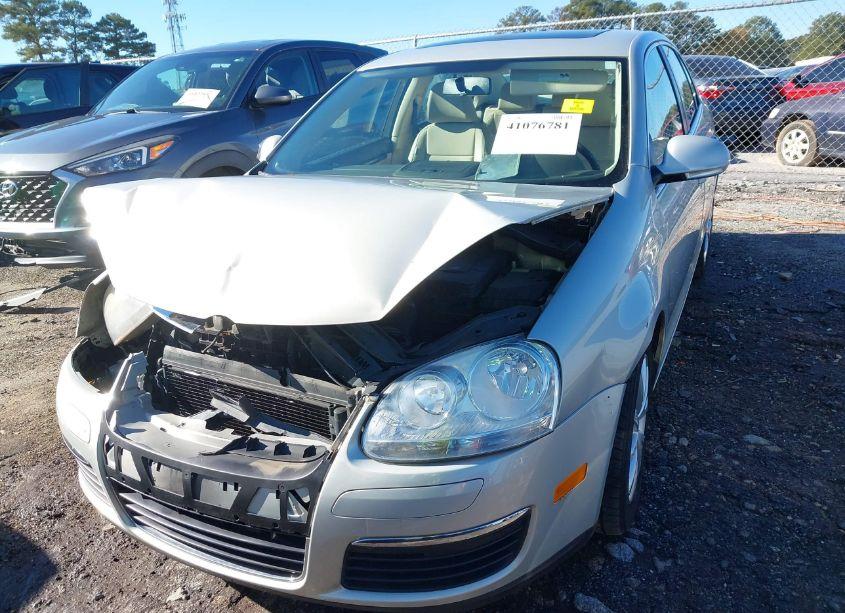 Photo 6 of 2010 Volkswagen Jetta SE (VIN 3VWRZ7AJXAM024959)