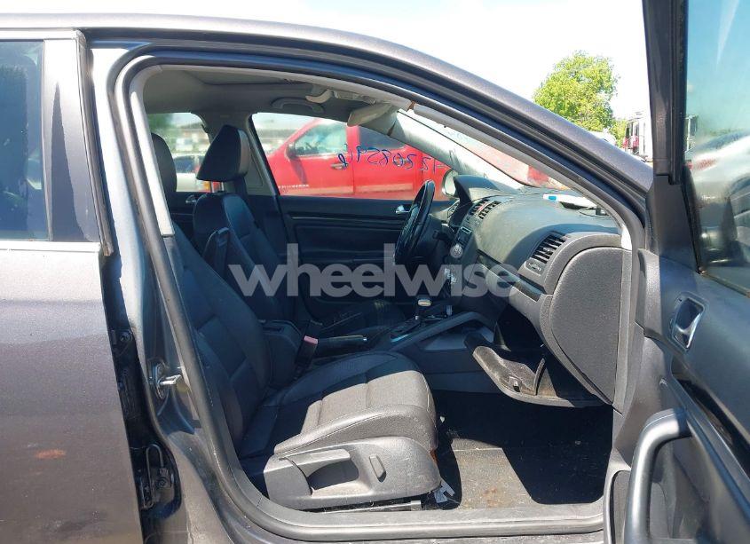 Photo 5 of 2010 Volkswagen Jetta SE (VIN 3VWRZ7AJXAM066015)