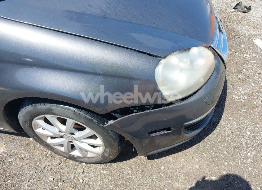 Photo 6 of 2010 Volkswagen Jetta SE (VIN 3VWRZ7AJXAM066015)