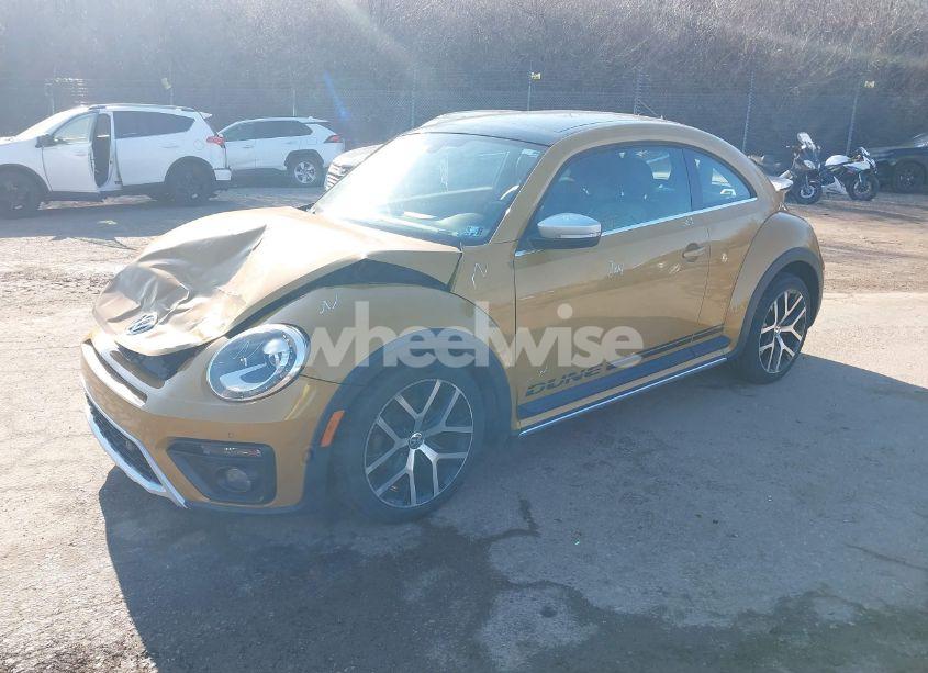 Photo 2 of 2016 Volkswagen Beetle 1.8T DUNE (VIN 3VWS17AT6GM620881)