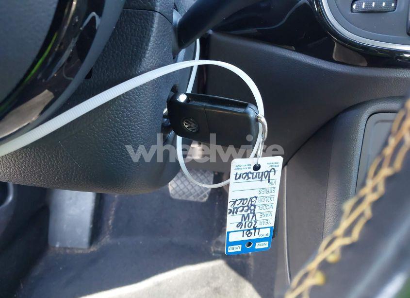 Photo 11 of 2016 Volkswagen Beetle 1.8T DUNE (VIN 3VWS17AT7GM630061)