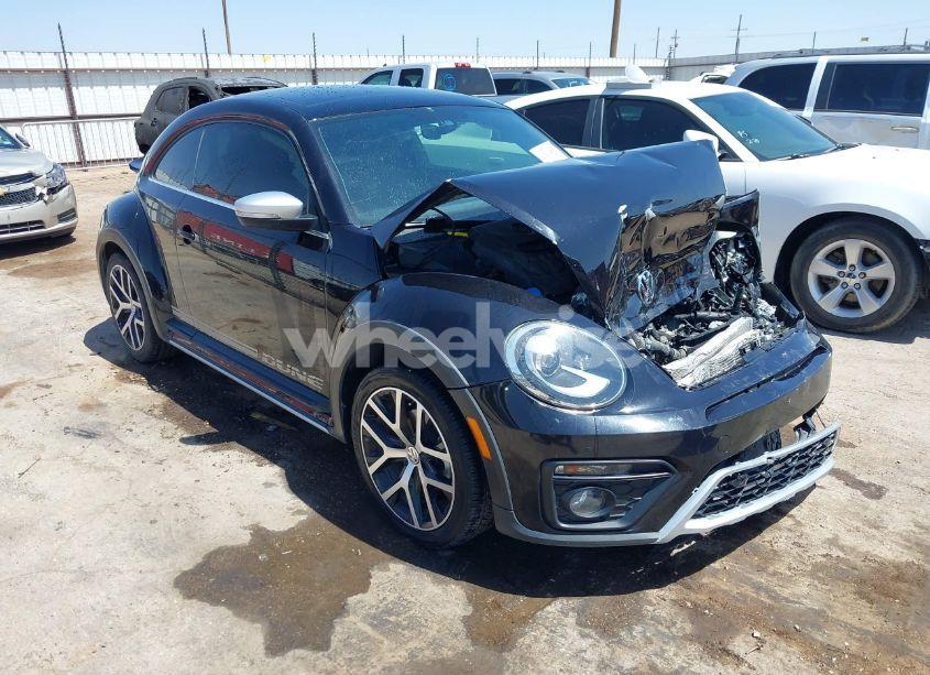 2018 Volkswagen Beetle 2.0T DUNE (VIN 3VWSD7AT1JM702354) main photo