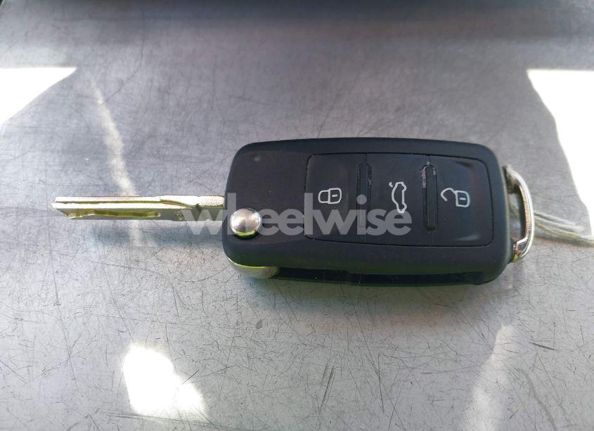 Photo 11 of 2018 Volkswagen Beetle 2.0T DUNE (VIN 3VWSD7AT1JM702354)