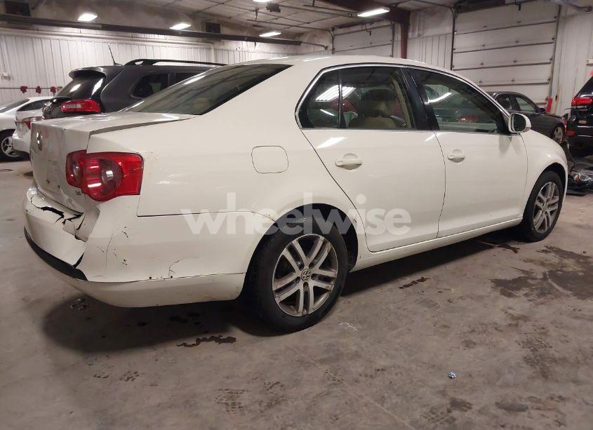 Photo 4 of 2005 Volkswagen Jetta 2.5 (VIN 3VWSF71K55M627164)