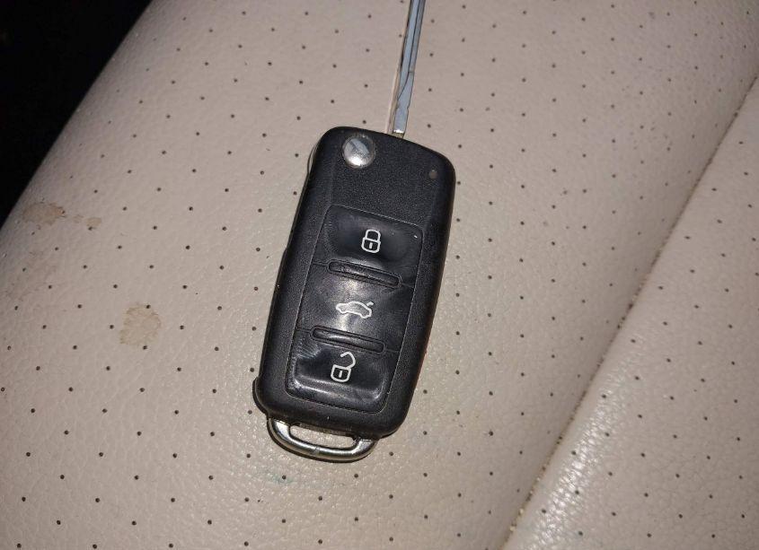 Photo 11 of 2010 Volkswagen Jetta TDI (VIN 3VWTL7AJ5AM669901)