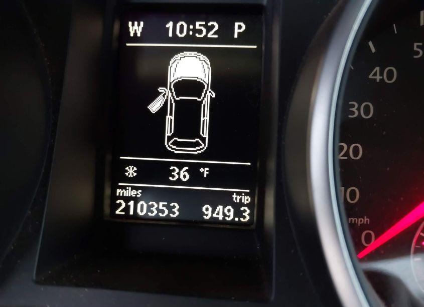 Photo 15 of 2010 Volkswagen Jetta TDI (VIN 3VWTL7AJ5AM669901)