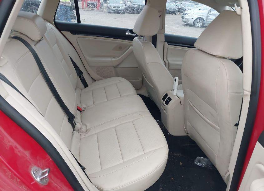 Photo 8 of 2010 Volkswagen Jetta TDI (VIN 3VWTL7AJ5AM669901)