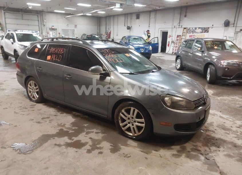 2010 Volkswagen Jetta TDI (VIN 3VWTL7AJ7AM672069) main photo