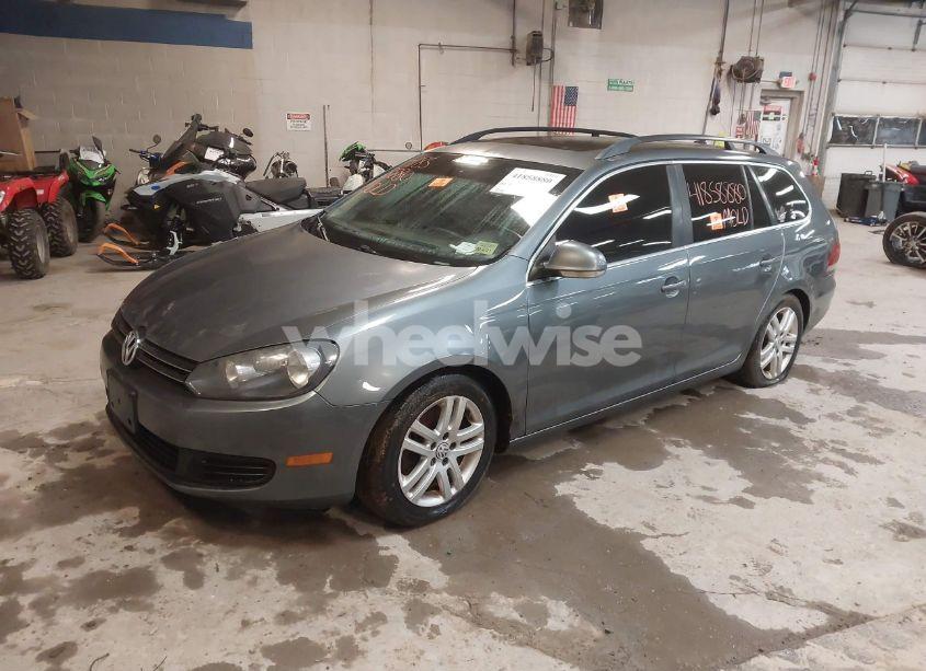 Photo 2 of 2010 Volkswagen Jetta TDI (VIN 3VWTL7AJ7AM672069)