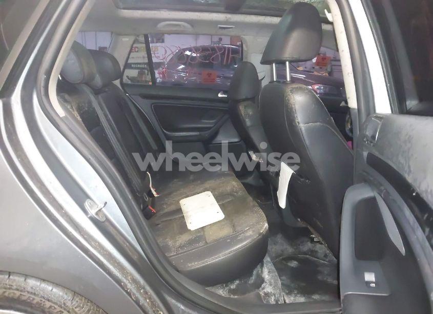 Photo 8 of 2010 Volkswagen Jetta TDI (VIN 3VWTL7AJ7AM672069)