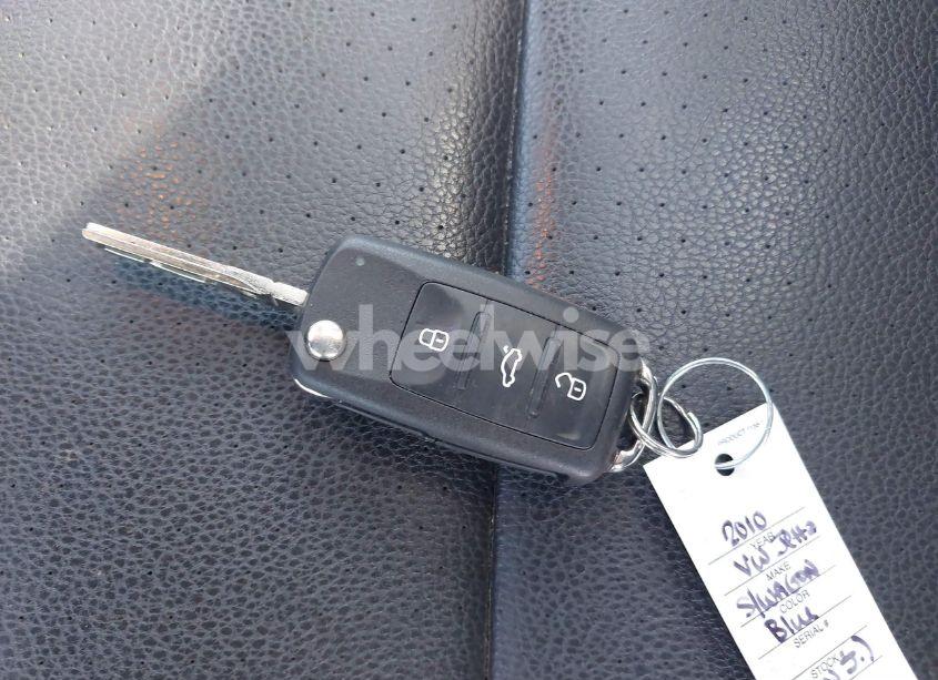 Photo 11 of 2010 Volkswagen Jetta TDI (VIN 3VWTL7AJ8AM684201)