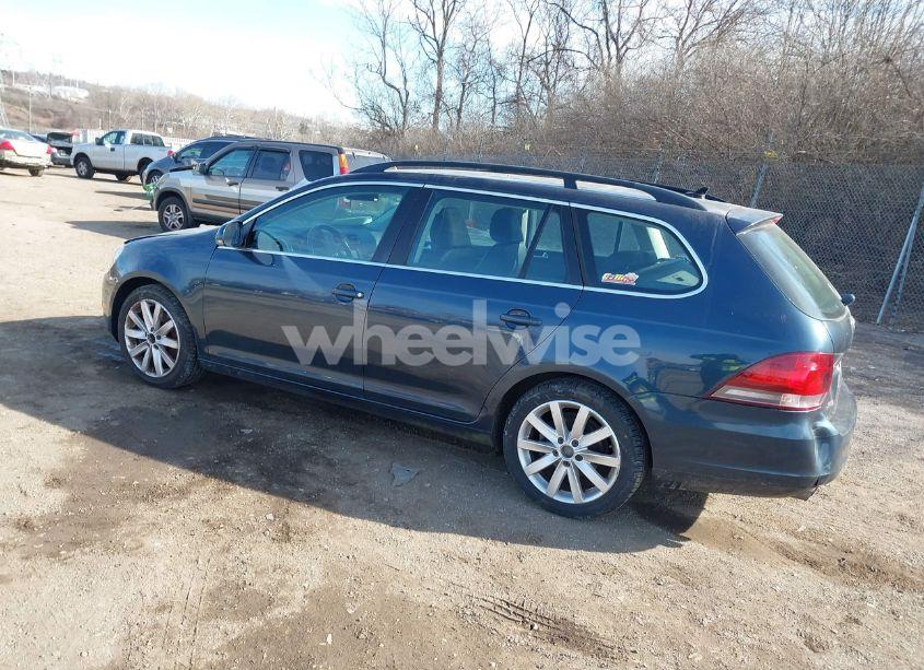 Photo 3 of 2010 Volkswagen Jetta TDI (VIN 3VWTL7AJ8AM684201)