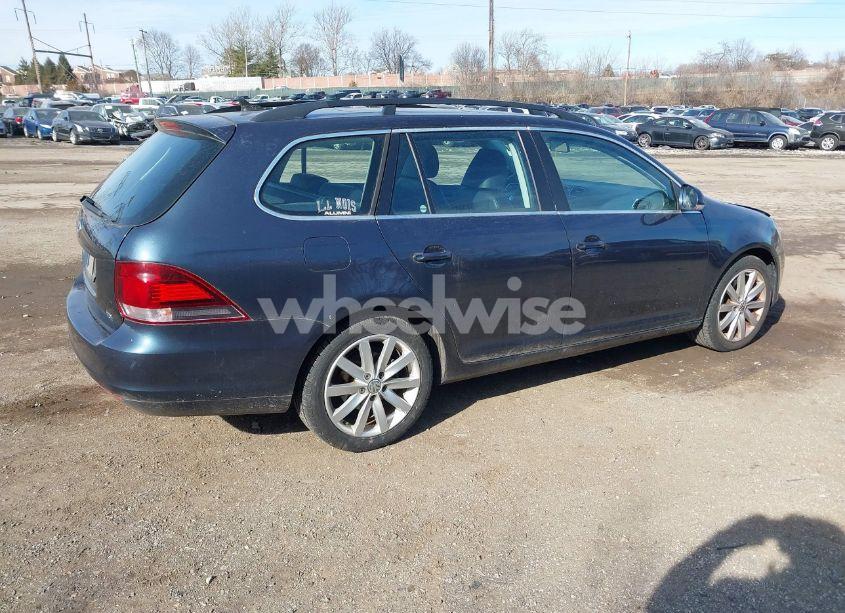 Photo 4 of 2010 Volkswagen Jetta TDI (VIN 3VWTL7AJ8AM684201)