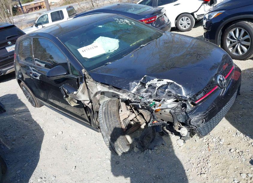 2015 Volkswagen Golf GTI 2.0T S 2-DOOR (VIN 3VWTT7AU5FM071860) main photo