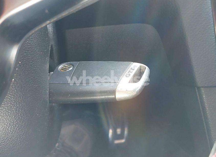 Photo 11 of 2015 Volkswagen Golf GTI 2.0T S 2-DOOR (VIN 3VWTT7AU5FM071860)